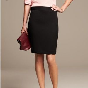 Banana Republic Black Pencil Skirt - Size 2P